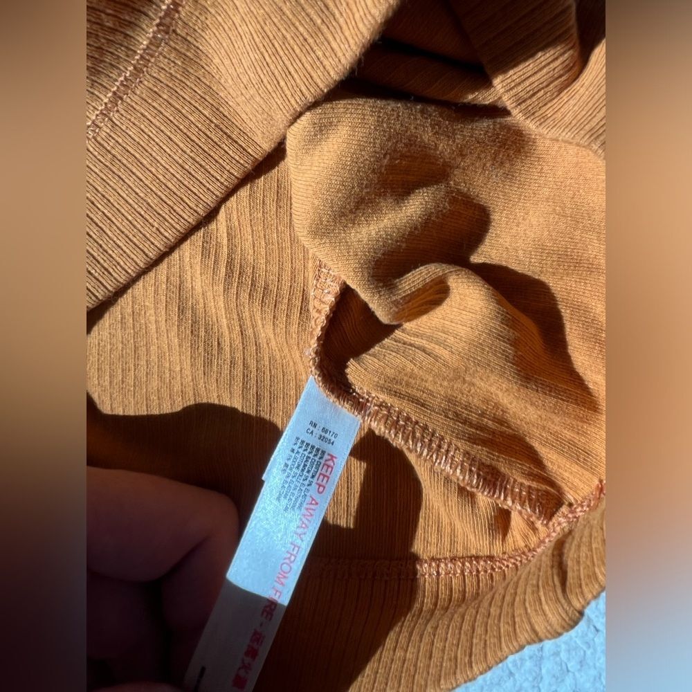 FREE PEOPLE TURTLENECK FLARE ORANGE LONG SLEEVE TOP SMALL WOMENS - Picture 3 of 6